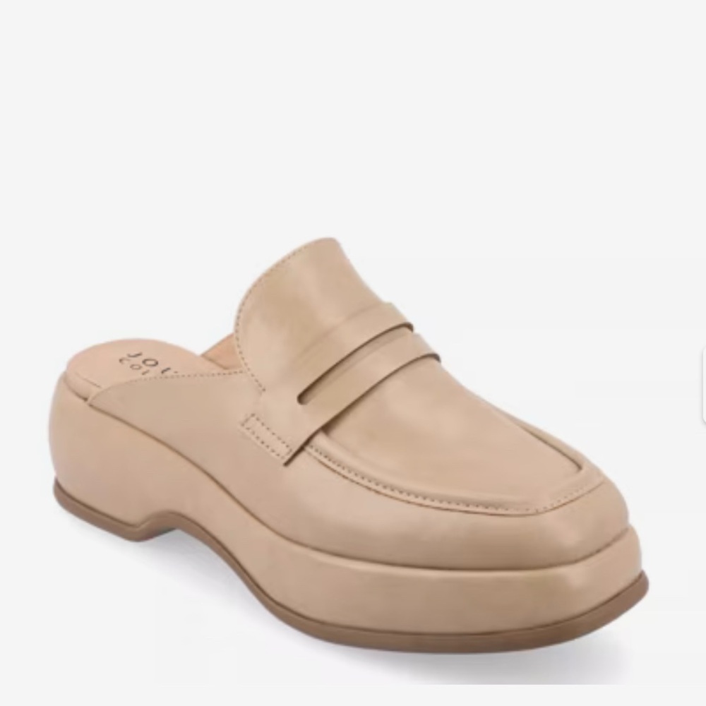 Journee Collection “Antonina” Mule in Tan Size 7 1/2